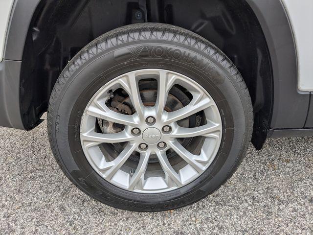 used 2019 Jeep Cherokee car, priced at $12,295