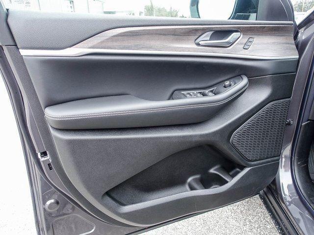 new 2025 Jeep Grand Cherokee car, priced at $46,522