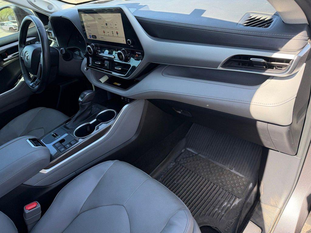 used 2023 Toyota Highlander car, priced at $36,598