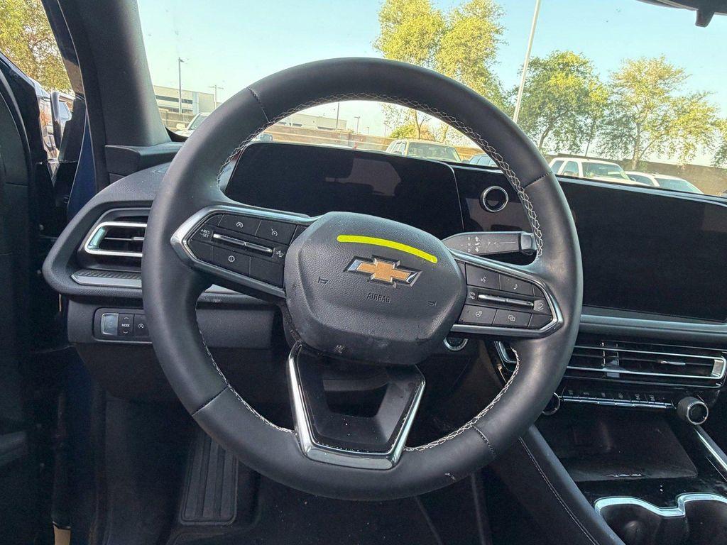 used 2025 Chevrolet Traverse car, priced at $37,598