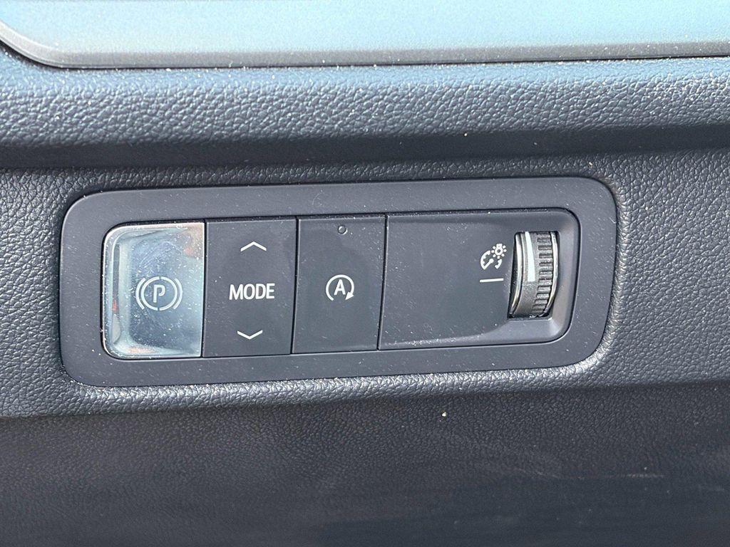 used 2025 Chevrolet Traverse car, priced at $37,598