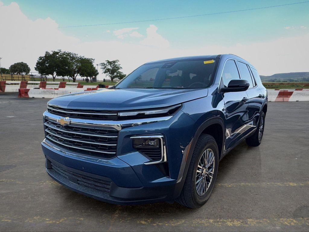 used 2025 Chevrolet Traverse car, priced at $37,598