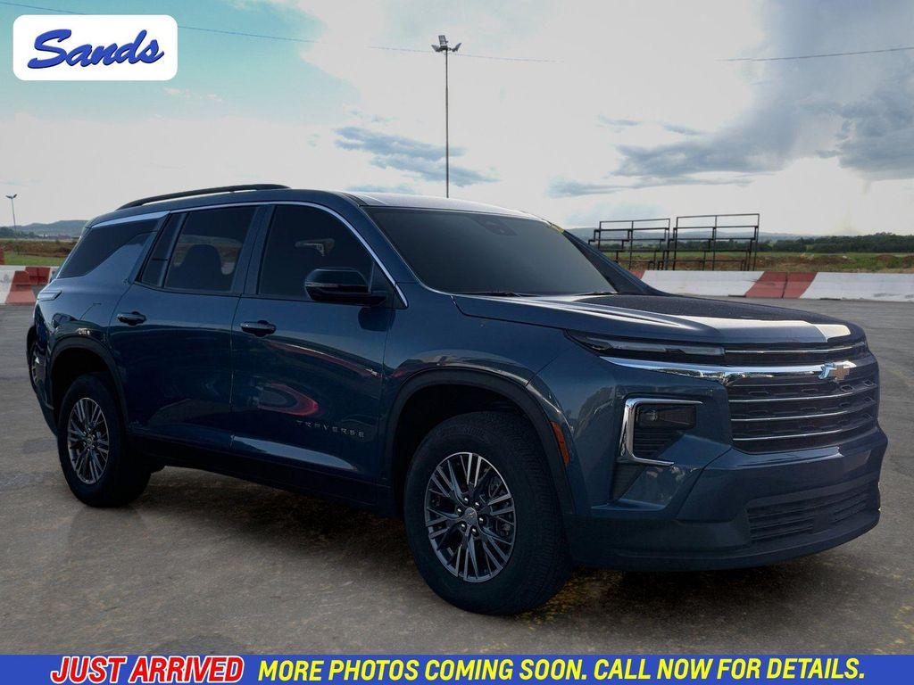 used 2025 Chevrolet Traverse car, priced at $37,598