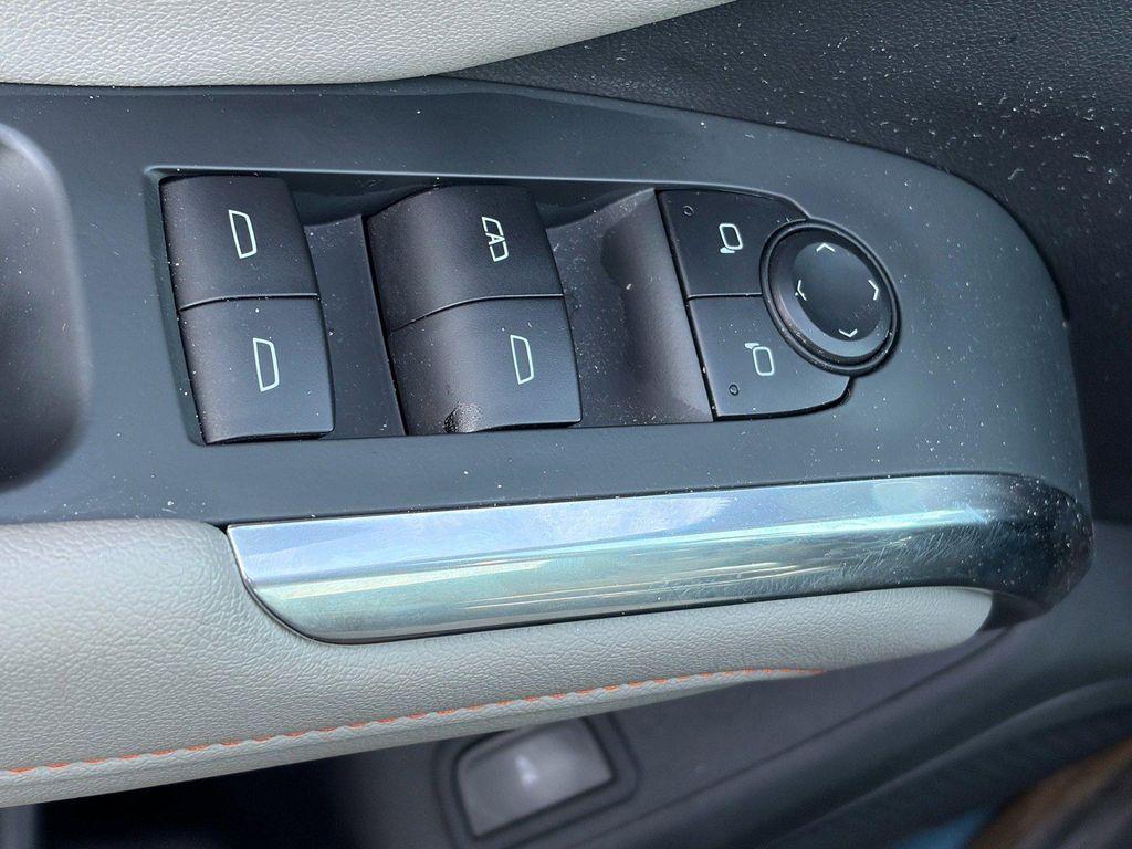 used 2025 Chevrolet Traverse car, priced at $37,598