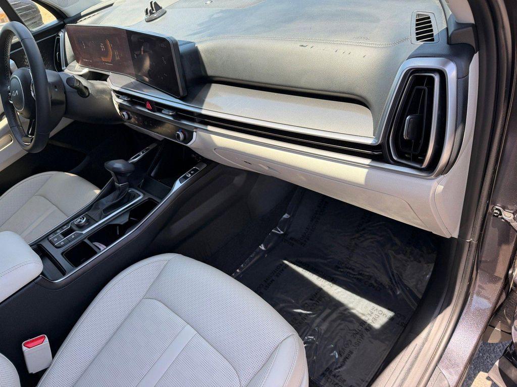 used 2025 Kia Sorento car, priced at $31,598