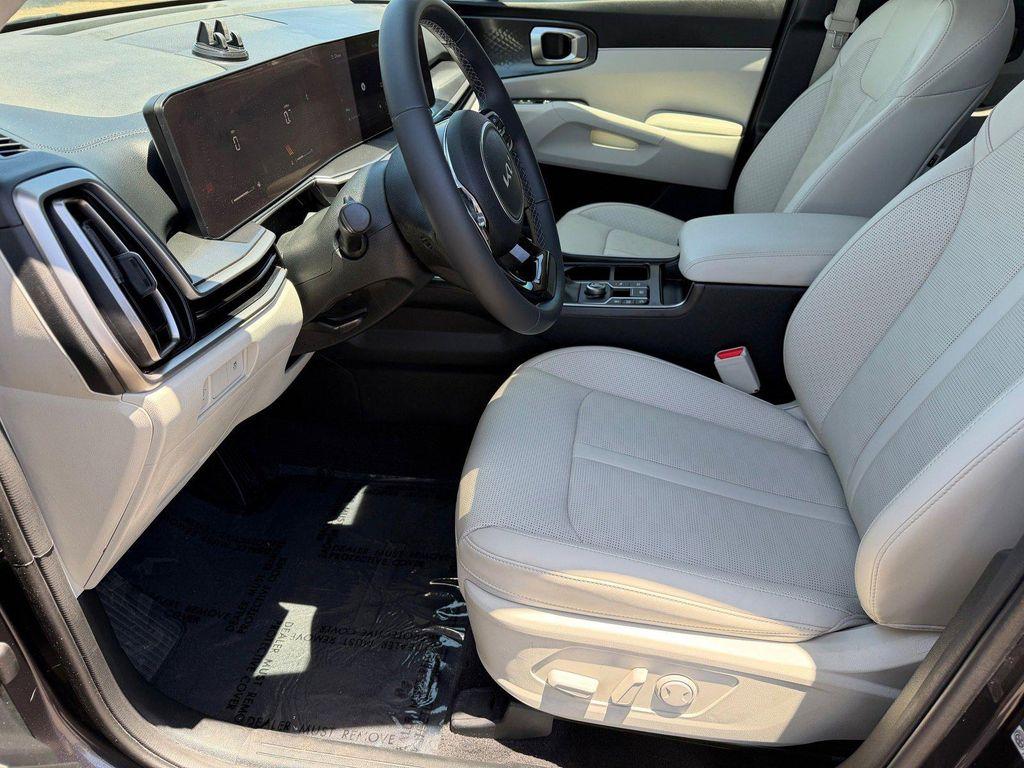 used 2025 Kia Sorento car, priced at $31,598