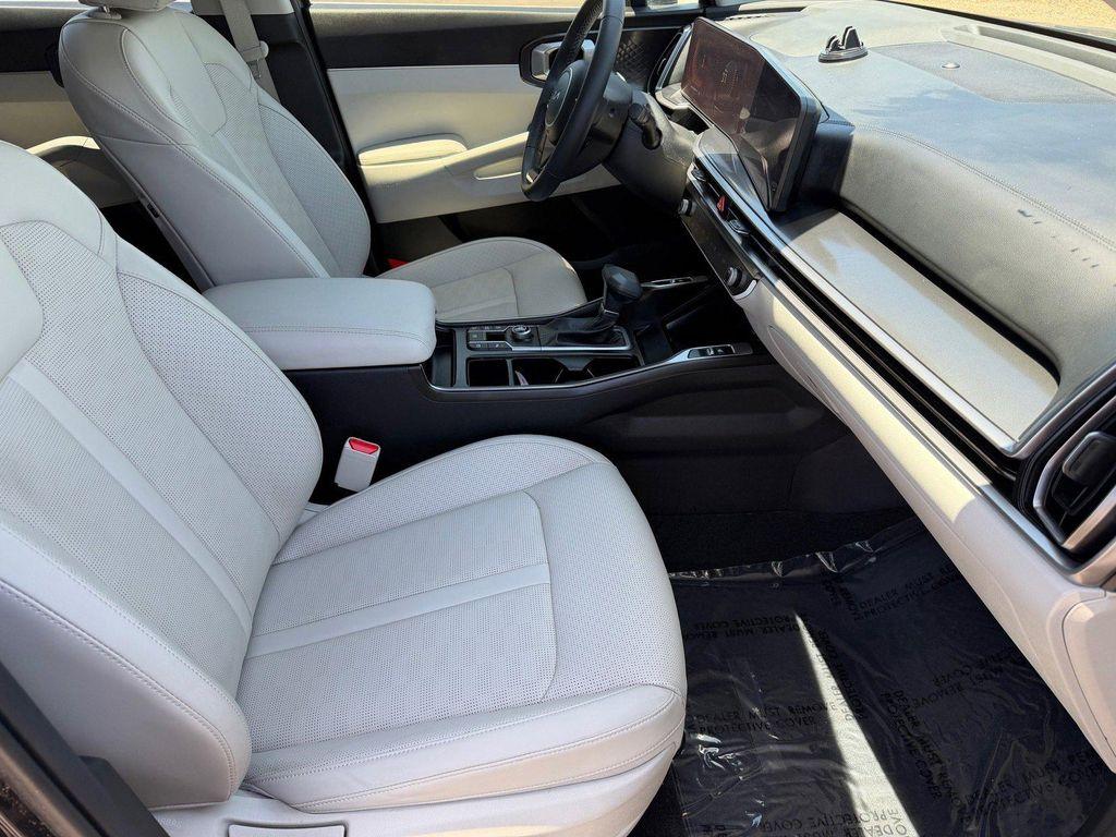 used 2025 Kia Sorento car, priced at $31,598