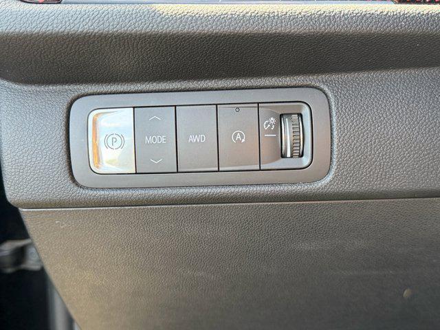 used 2024 Chevrolet Traverse car, priced at $41,999
