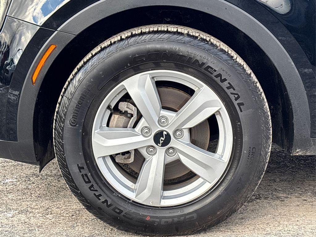 used 2025 Kia Sorento car, priced at $28,990