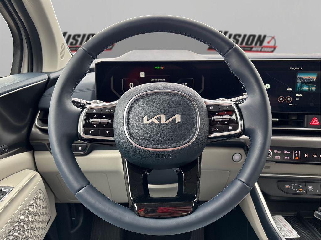 new 2025 Kia Carnival car, priced at $54,760