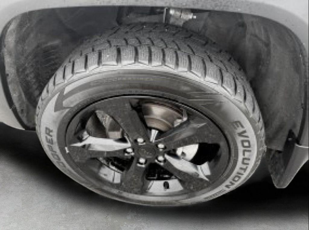 used 2022 Jeep Grand Cherokee car, priced at $23,921