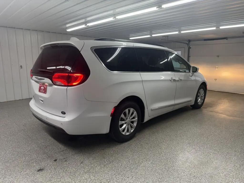 used 2017 Chrysler Pacifica car, priced at $12,995