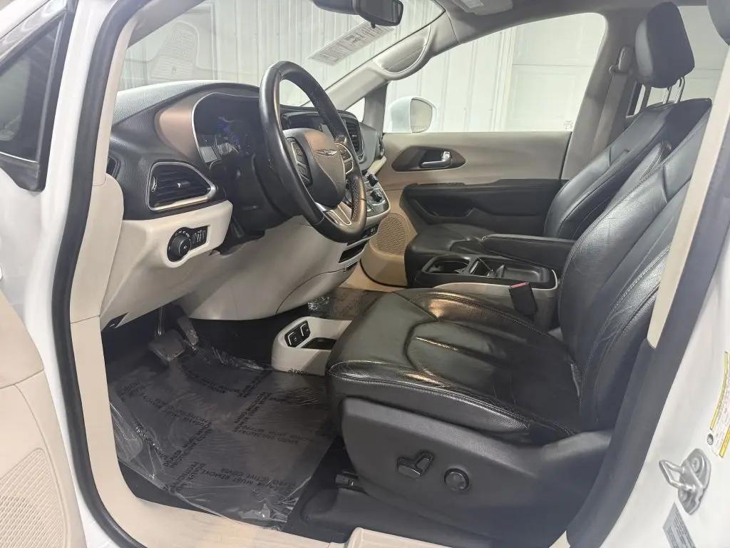 used 2017 Chrysler Pacifica car, priced at $12,995