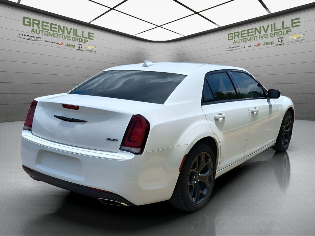 used 2023 Chrysler 300 car