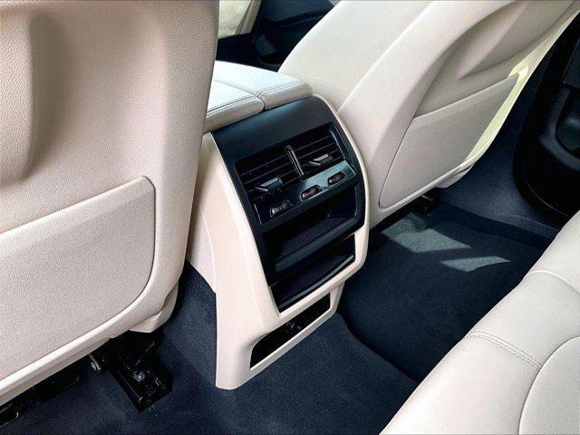 BMW X6 view 22