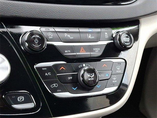 used 2024 Chrysler Pacifica car, priced at $25,995