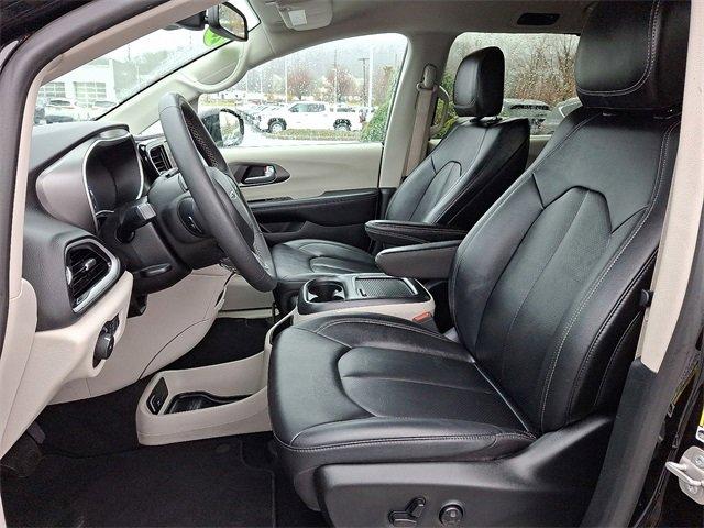 used 2024 Chrysler Pacifica car, priced at $25,995