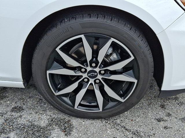 2024 Summit White Chevrolet Malibu