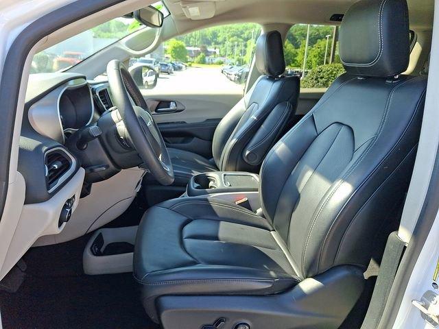 used 2023 Chrysler Pacifica car, priced at $25,995