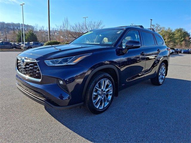 used 2024 Toyota Highlander car, priced at $48,895
