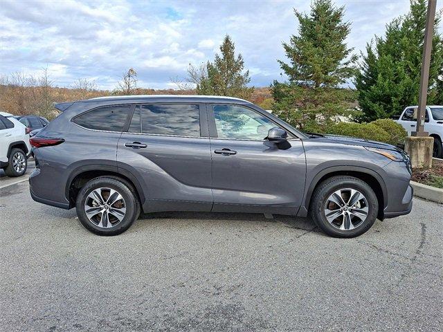 used 2024 Toyota Highlander car, priced at $39,990