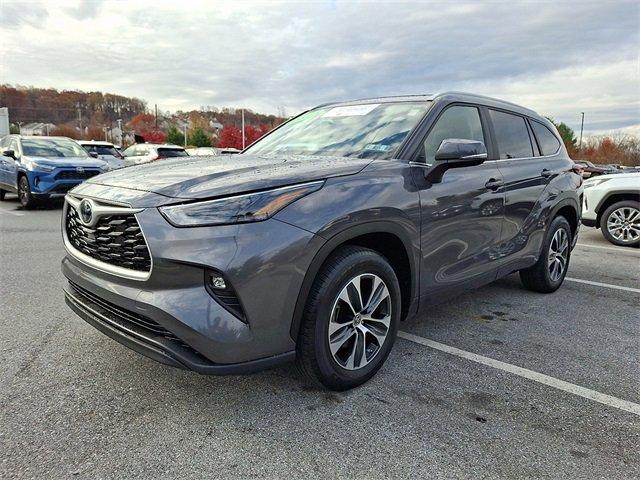 used 2024 Toyota Highlander car, priced at $39,990