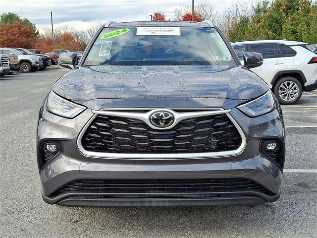 used 2024 Toyota Highlander car, priced at $39,990