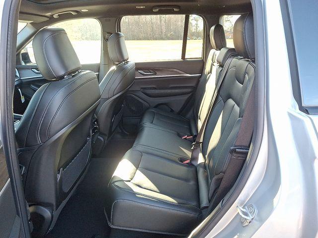 new 2025 Jeep Grand Cherokee car, priced at $45,990