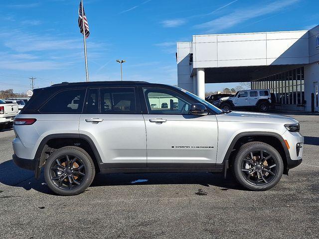 new 2025 Jeep Grand Cherokee car, priced at $45,990