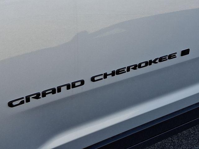 new 2025 Jeep Grand Cherokee car, priced at $45,990