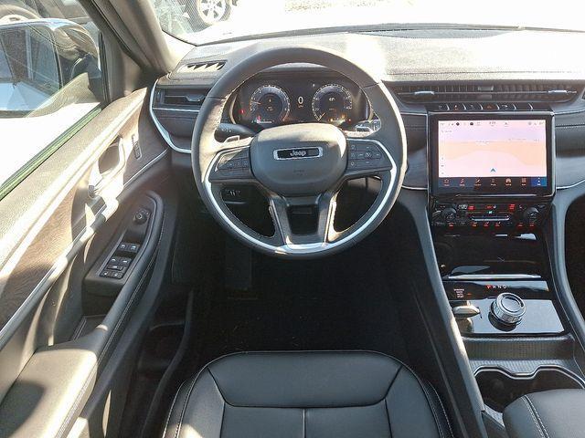 new 2025 Jeep Grand Cherokee car, priced at $45,990