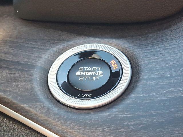 new 2025 Jeep Grand Cherokee car, priced at $45,990