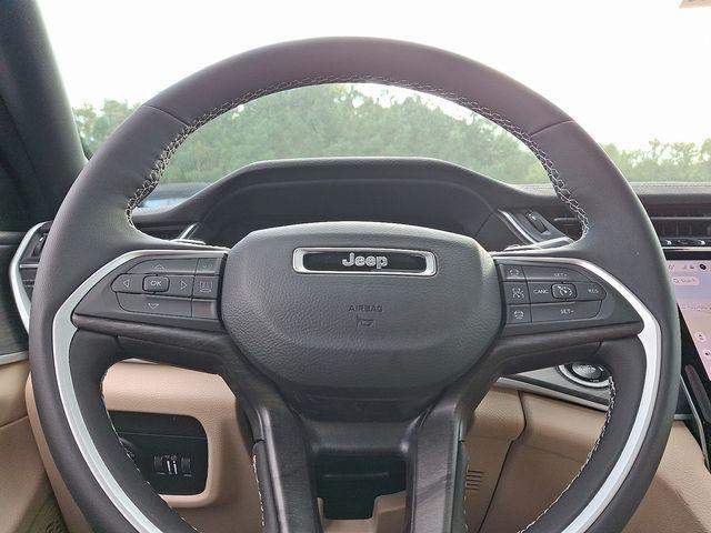 new 2025 Jeep Grand Cherokee car, priced at $42,102