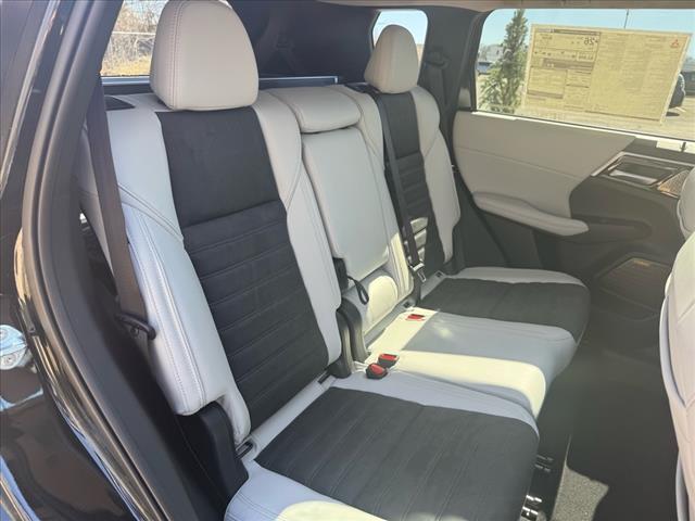 new 2025 Mitsubishi Outlander car, priced at $37,505