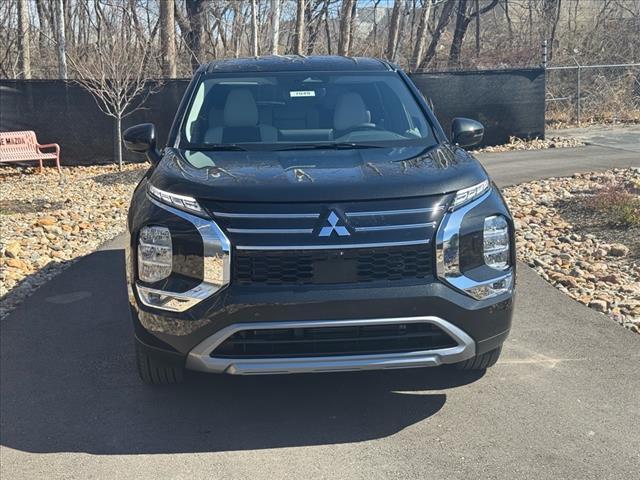 new 2025 Mitsubishi Outlander car, priced at $37,505