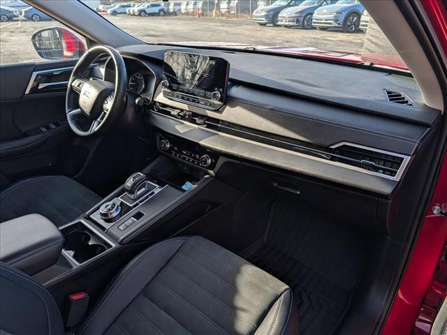 used 2024 Mitsubishi Outlander car, priced at $24,900