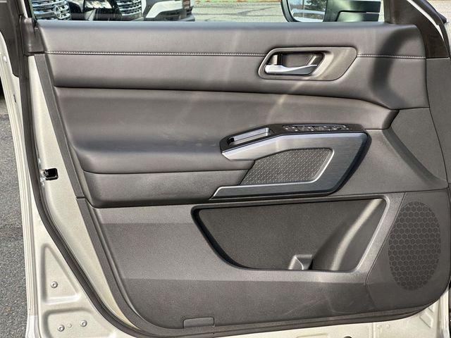 new 2025 Nissan Pathfinder car, priced at $37,500