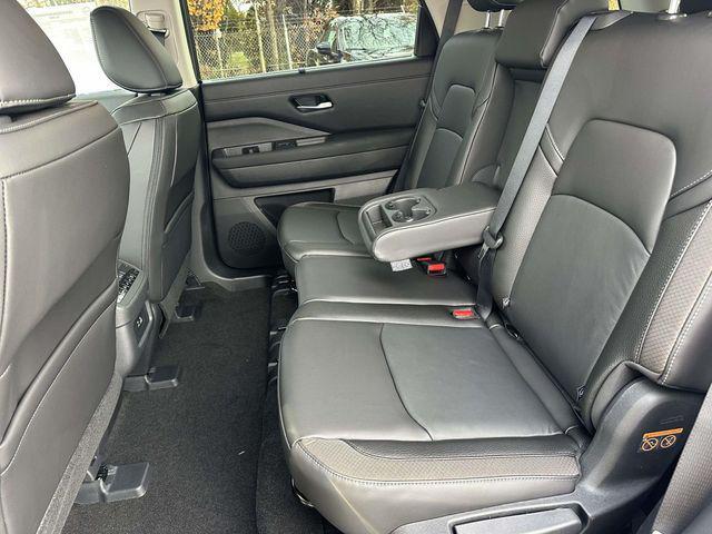 new 2025 Nissan Pathfinder car, priced at $37,500