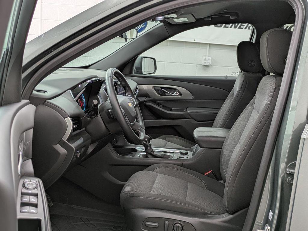 used 2023 Chevrolet Traverse car, priced at $29,490