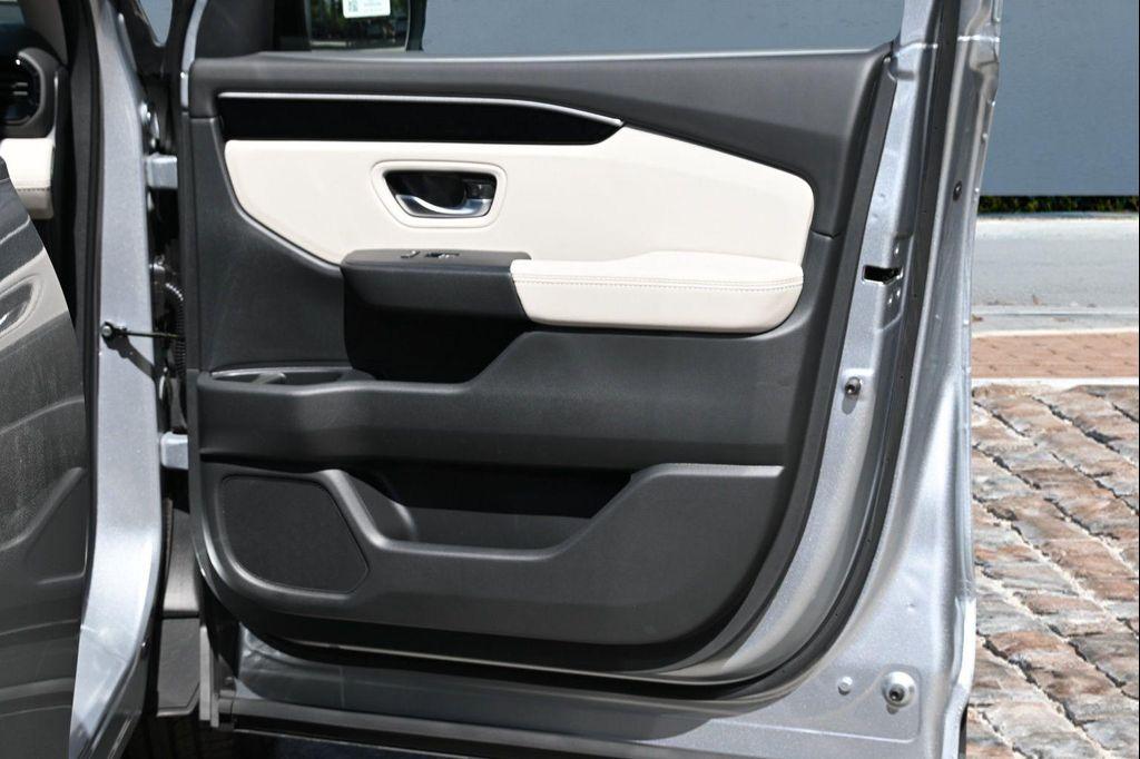 new 2026 Honda Pilot car, priced at $45,530