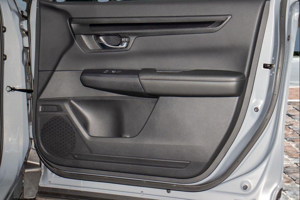 used 2025 Honda CR-V car, priced at $29,000