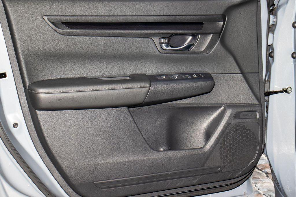 used 2025 Honda CR-V car, priced at $29,000