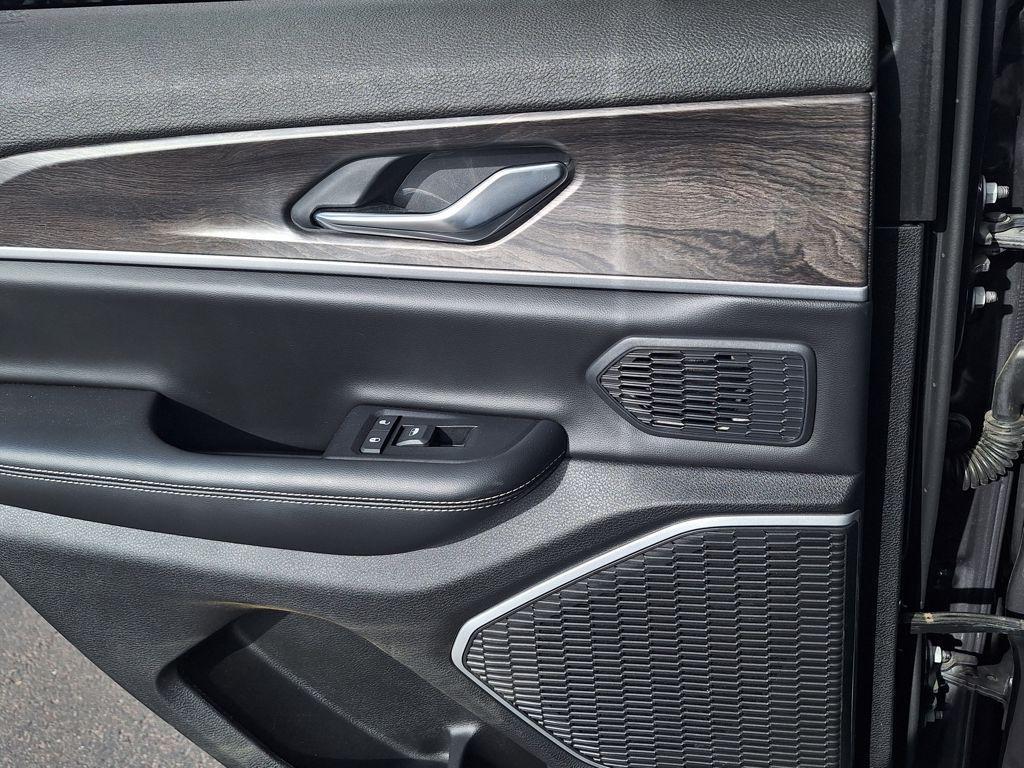 used 2024 Jeep Grand Cherokee car, priced at $34,988