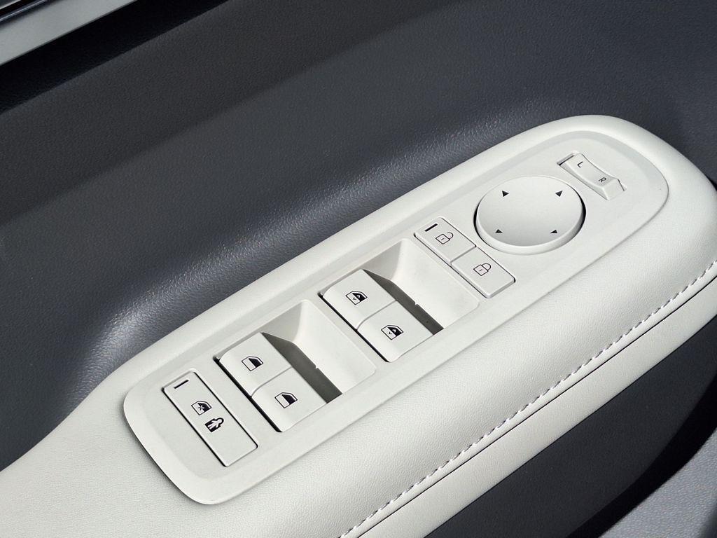 new 2025 Hyundai Santa Fe car, priced at $32,825