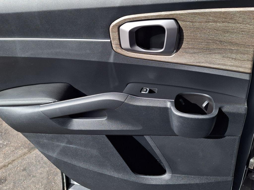 used 2023 Kia Sorento car, priced at $27,988