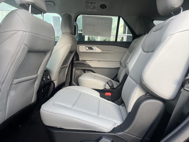new 2025 Ford Explorer car, priced at $40,165
