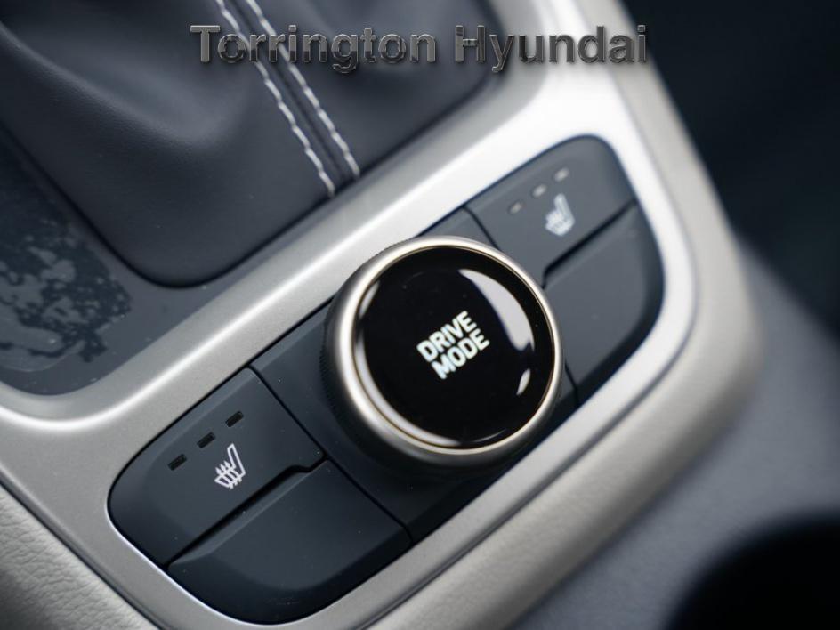 new 2025 Hyundai Venue car, priced at $25,295