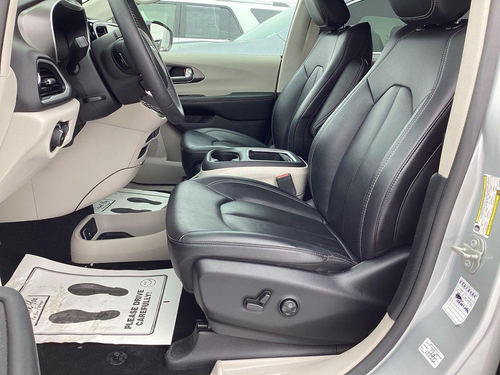 used 2024 Chrysler Pacifica car, priced at $29,987