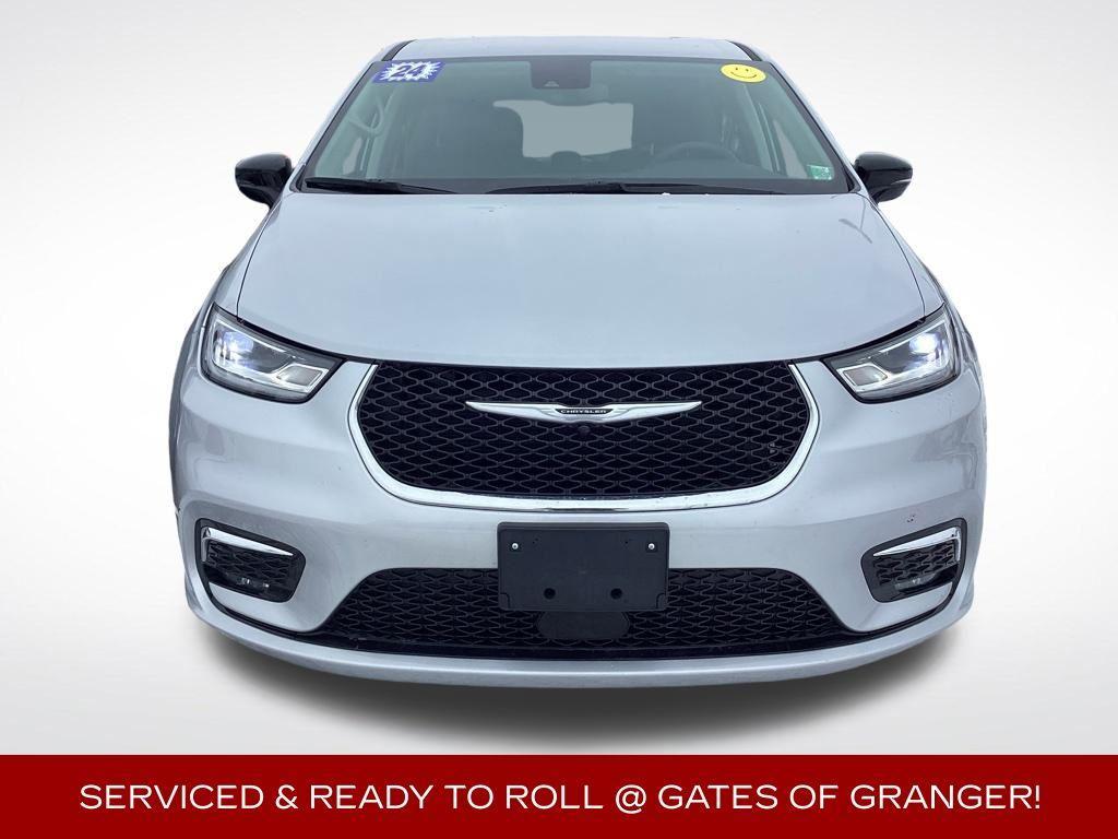 used 2024 Chrysler Pacifica car, priced at $29,987