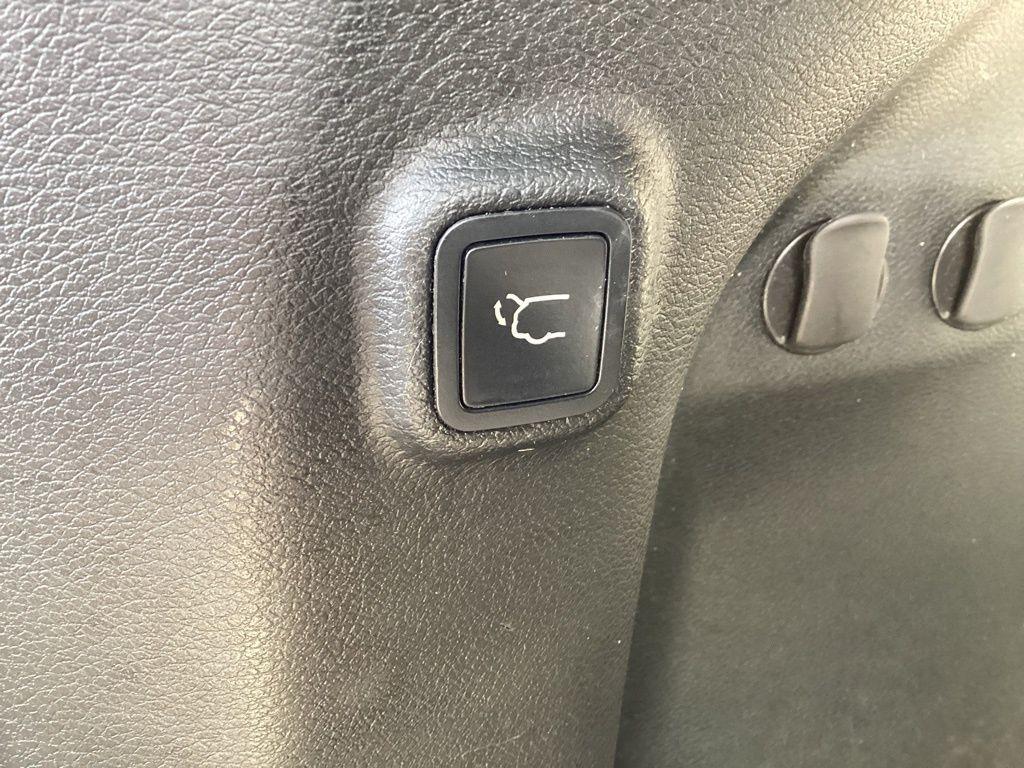 used 2019 Jeep Cherokee car, priced at $18,938